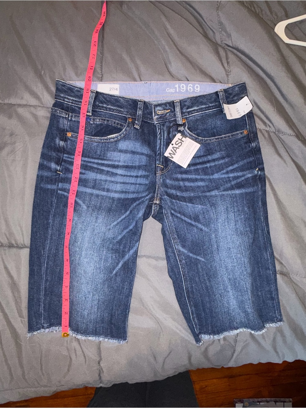 Gap 1969 Denim Shorts Size 27 NWT Medium Wash Raw Hem - Picture 6 of 7